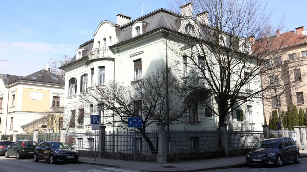 - 13.03.2023 &ndash; Vila Zlatorog v Ljubljani, Župančičeva ulica 9, sedež LZS - Lovska zveza Slovenije, dom slovenskih lovcev od leta 1959, prej Vila Stupica od leta 1924 - stavba - nepremičnina &ndash; prodaja //FOTO: Tomaž Skale
