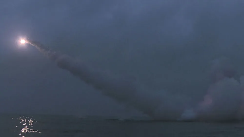 HANDOUT - 12 March 2023, North Korea, ---: An image provided by North Korea's state-run KCNA news agency shows a cruise missile fired by the country from a submarine off North Korea's east coast, according to KCNA. Photo: Uncredited/KCNA/KNS/dpa - ACHTUNG: Nur zur redaktionellen Verwendung und nur mit vollst&auml;ndiger Nennung des vorstehenden Credits