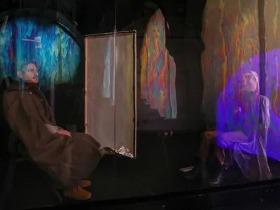 09.12.2022 - režiser Marko Čeh v Gledali&scaron;ču Glej pripravlja predstavo Soap Opera, katere glavni scenografski element bo stena iz milniceFoto: Luka Cjuha