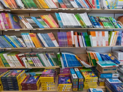 -04.06.2016 - Učbeniki v knjigarni Mladinska knjiga - Konzorcij - učbenik - &scaron;ola -  ..//FOTO: Maja Marko