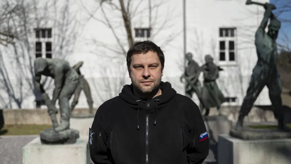 Bo&scaron;tjan Kurent, muzejski kustos- 17.03.2023 - Park voja&scaron;ke zgodovine Pivka &ndash; voja&scaron;ki muzej, nacionalna tankovsko-artilerijska zbirka z oklepnimi in drugimi voja&scaron;kimi vozili iz druge svetovne, hladne in slovenske osamosvojitvene vojne //FOTO: Nik Erik Neubauer