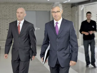 član uprave NLB David Benedek,predsednik uprave NLB Božo Ja&scaron;ovič,- 19.Skup&scaron;čina delničarjev NLB 2012 - Nova ljubljanska banka - lastniki odločali o imenovanju nadzornega sveta in dokapitalizaciji banke, nadzorni svet (NS) - uprava   //FOTO: Tomaž Zajel&scaron;nik