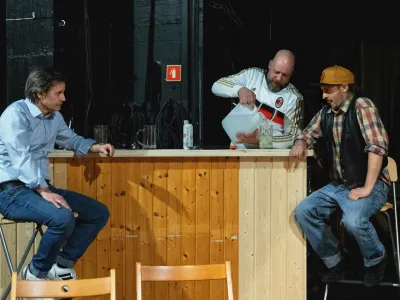 Pre&scaron;ernovo gledali&scaron;če Kranj: <br>Milan Ram&scaron;ak Marković <br>DEŽEVEN DAN V GURLITSCHU <br>Režiser Sebastijan Horvat