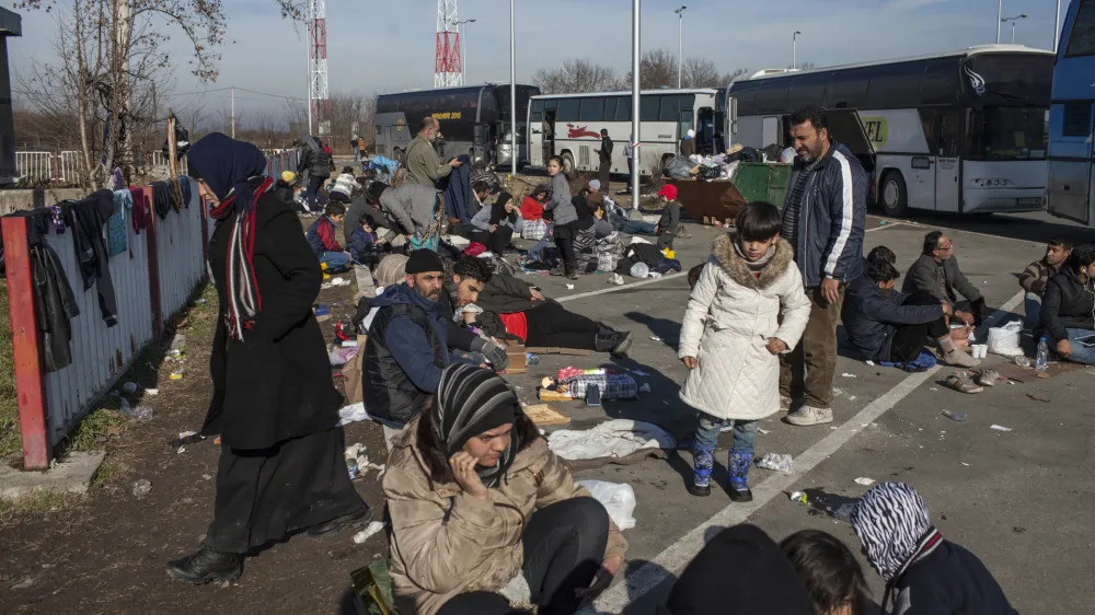 - 26.01.2016 -- Srbija - Ada&scaron;evci - začasni sprejemni center za migrante <br><br><br> - Begunci 2016 - migracije po zahodni balkanski poti - migracijska pot beguncev iz Sirije, Afganistana in Iraka čez Balkan proti zahodni Evropi - evropska begunska kriza - migranti -    ///FOTO: Luka Cjuha