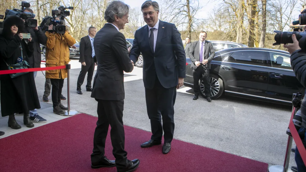 predsednik slovenske vlade dr. Robert Golobhrva&scaron;ki predsednik vlade Andrej Plenković - 28.03.2023 &ndash; Brdo pri Kranju - delovni obisk predsednika Vlade Republike Hrva&scaron;ke Andreja Plenkovića &ndash; predsednika vlad razpravljala o sodelovanju na področju energetike in infrastrukture, razmer na Zahodnem Balkanu in sodelovanje glede migracij. //FOTO: Luka Cjuha