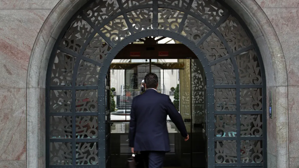 - Zavod za zdravstveno zavarovanje Slovenije (ZZZS), Miklo&scaron;ičeva cesta 24 v Ljubljani - stavba- //FOTO: Jaka Gasar