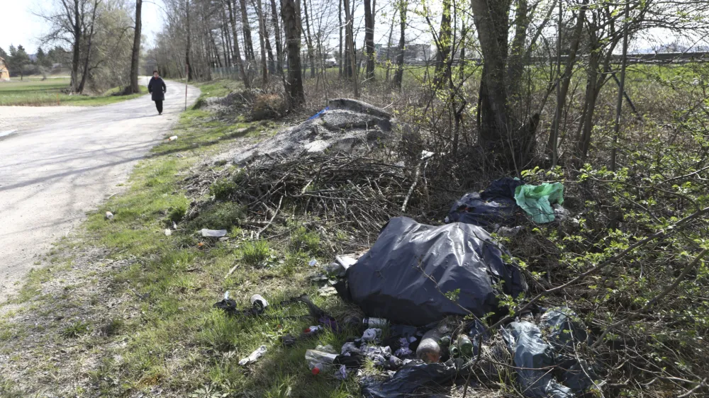 - 29.03.2023 - Ljubljansko barje - divja odllagali&scaron;ča odpadkov - //FOTO: Luka Cjuha