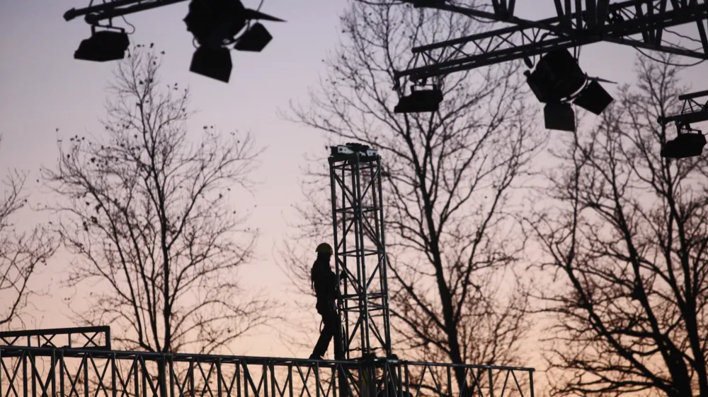 Delavec je padel več kot osem metrov globoko, posledice hudih po&scaron;kodb bodo trajne. Fotografija je simbolična. Foto: Luka Cjuha&nbsp;