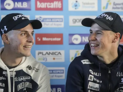 Bor Pavlovčič, Tilen Bartol- 28.03.2023 - mo&scaron;ka reprezentance v smučarskih skokih pred finalom svetovnega pokala v sezoni 2022/23 v Planici //FOTO: Jaka Gasar