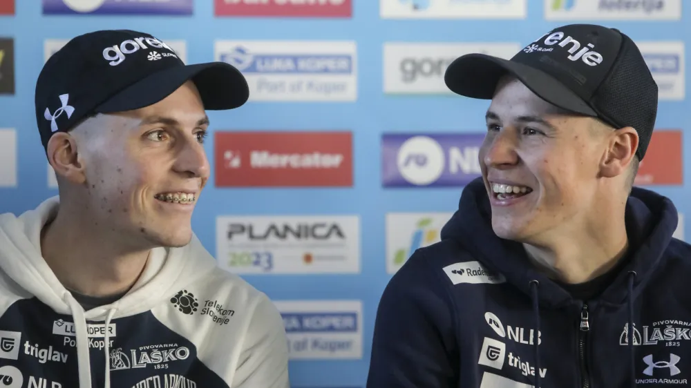 Bor Pavlovčič, Tilen Bartol- 28.03.2023 - mo&scaron;ka reprezentance v smučarskih skokih pred finalom svetovnega pokala v sezoni 2022/23 v Planici //FOTO: Jaka Gasar