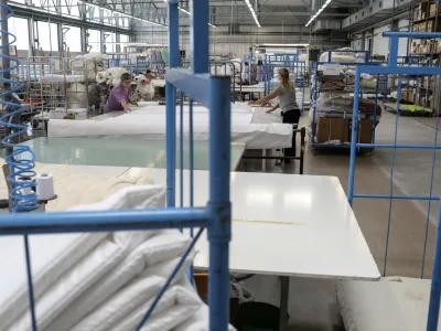 - 10.08.2022 &ndash; Tekstilno podjetje Odeja &Scaron;kofja Loka, proizvodnja pre&scaron;itih tekstilnih izdelkov //FOTO: Jaka Gasar