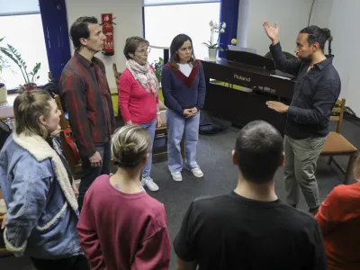 - 30.03.2023 - Juan David Zuleta Marulanda, kolumbijski umetnik, operni pevec, skladatelj in dirigent, ki živi v Ljubljani - upravna enota mu zavrača dovoljenje za bivanje //FOTO: Jaka Gasar