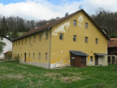 Objekt, v katerem so bila nekoč rudarska stanovanja, naj bi v začetku prihodnjega leta poru&scaron;ili. Tam naj bi do leta 2026 zrasla sodobna bivalna enota za &scaron;estnajst stanovalcev. F Dragana Stanković