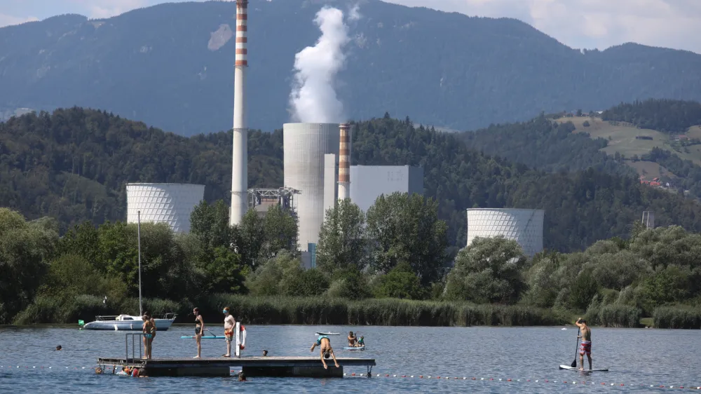 Termoelektrarna &Scaron;o&scaron;tanj - TE&Scaron; 6 - Pregled leta 2022- 04.08.2022 &ndash; Velenje &ndash; Velenjska plaža - jezero //FOTO: Luka Cjuha