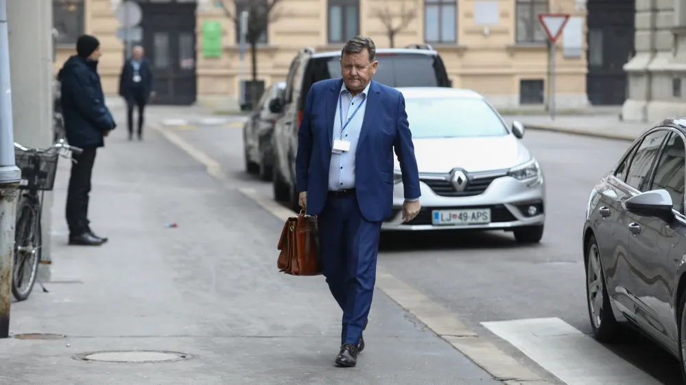 minister za kohezijo in regionalni razvoj dr. Aleksander Jev&scaron;ek- 23.02.2023 - 37. redna seja Vlade RS - obravnavali predloga zakonov o infrastrukturi za alternativna goriva in o ume&scaron;čanju naprav za proizvodnjo električne energije iz obnovljivih virov //FOTO: Luka Cjuha