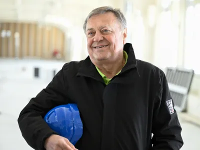 ljubljanski župan Zoran JankovićDelovi&scaron;če Center Rog, novo ustvarjalno sredi&scaron;če Ljubljane - 04.04.2023 - Ekskurzija po Ljubljani z ljubljanskim županom - //FOTO: Nik Erik Neubauer