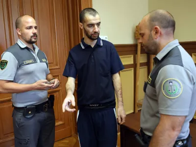 Alžirec Ra&scaron;id Fatah Adaouri je obtožen poskusa umora osem let starej&scaron;ega rojaka, storjenega na zahrbten način. Foto: Tomaž Skale&nbsp;
