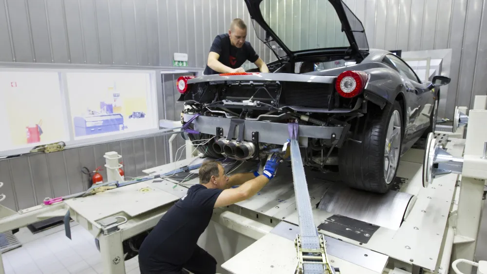 name&scaron;čanje izpu&scaron;nih sistemov v podjetju Akrapovič, ki ima sedež z Malem Hiudem pri Ivančni Gorici