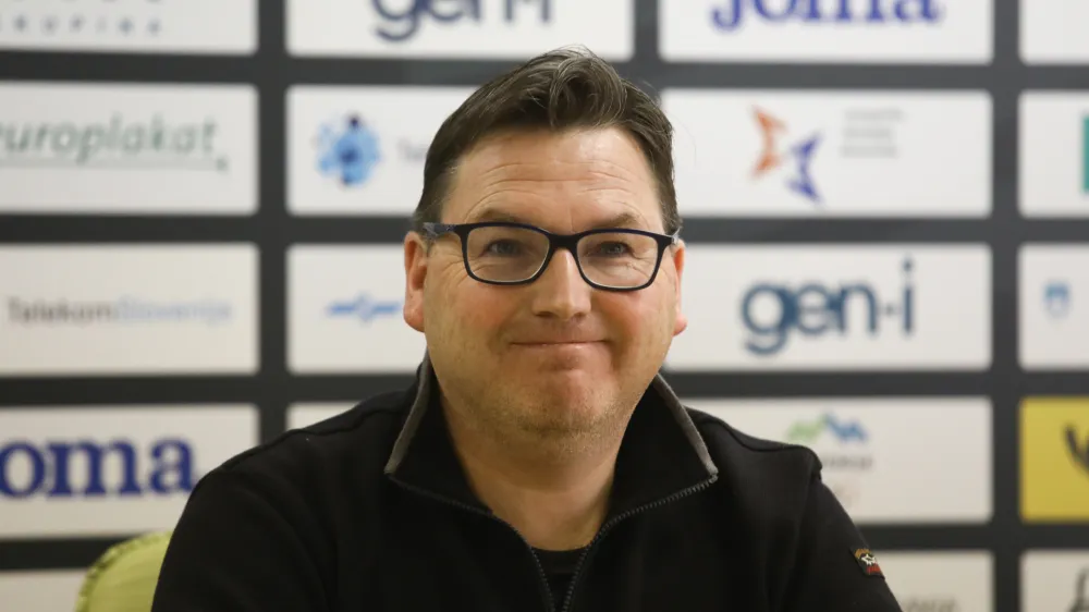 predsednik AZS Roman Dobnikar- 22.03.2022 - Atletska zveza Slovenije (AZS) - sprejem za Tino &Scaron;utej, ki je osvojila bronasto kolajno v skoku s palico na svetovnem prvenstvu v Beogradu. //FOTO: Luka Cjuha