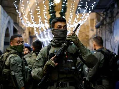 Israeli border policemen take position near Al-Aqsa compound also known to Jews as the Temple Mount, while tension arises during clashes with Palestinians in Jerusalem's Old City, April 5, 2023. REUTERS/Ammar Awad