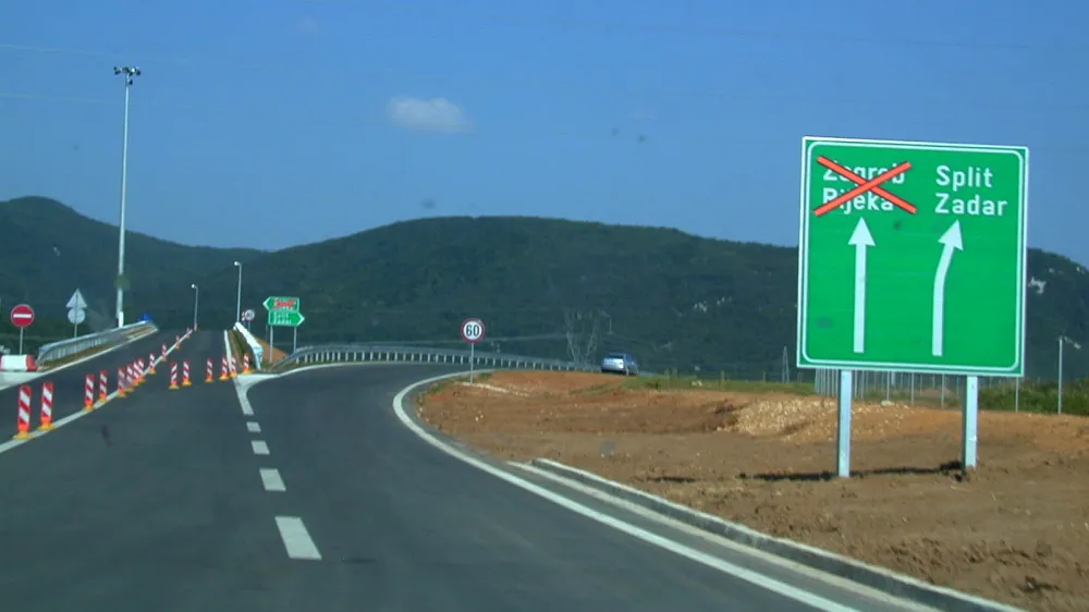 avtocesta čez Ličko polje Hrva&scaron;ka, 