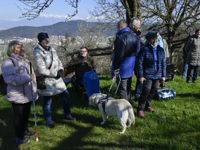 Druženje na kmetiji Pri Lazarju je napovedalo začetek akcije Gibalno ovirani gore osvajajo.