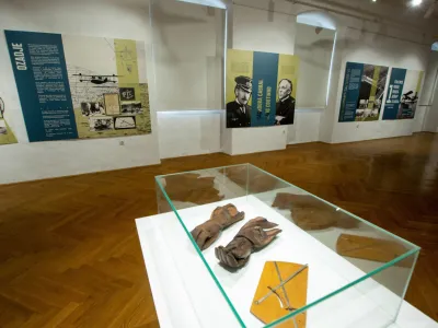 V Tehni&scaron;kem muzeju Slovenije v Bistri bo do oktobra na ogled gostujoča razstava Stoletnica prvega preleta južnega Atlantika.&nbsp;