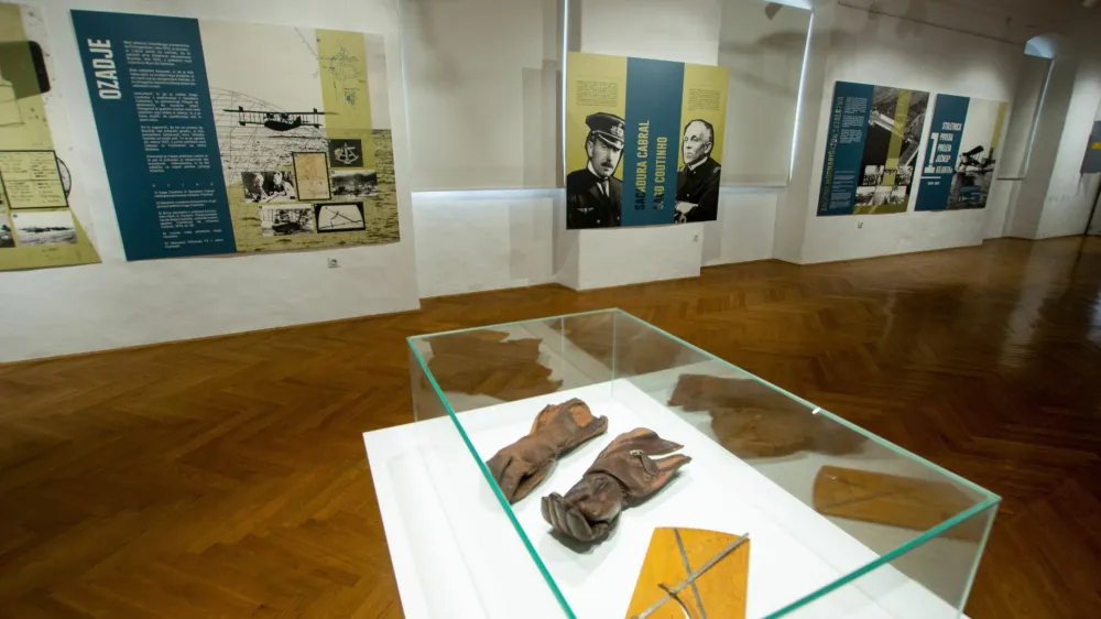 V Tehni&scaron;kem muzeju Slovenije v Bistri bo do oktobra na ogled gostujoča razstava Stoletnica prvega preleta južnega Atlantika.&nbsp;