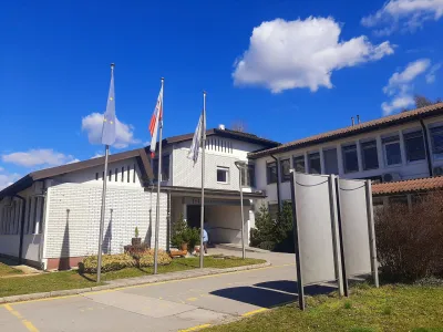 V Medvodah so v četrtem poskusu javnega razpisa vendarle pridobili ustreznega izvajalca za izgradnjo prizidka in celovito obnovo zdravstvenega doma.