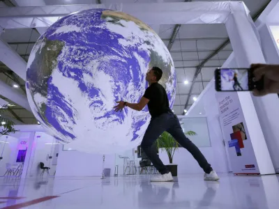 Podnebne spremembe bodo osrednja tema leto&scaron;njega Dneva Afrike. S to tematiko bi kot eno svojih prednostnih nalog Slovenija želela nadaljevati tudi med morebitnim članstvom v varnostnem svetu OZN med letoma 2024 in 2025.&nbsp;