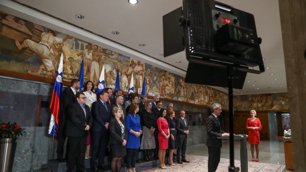 predsednik vlade dr. Robert Golob - nova preoblikovana vlada z 20 ministri - skupinska fotografija - ministri<br><br>- 24.01.2023 - Državni zbor - redna seja DZ s poslanskimi vpra&scaron;anji predsedniku vlade Robertu Golobu in potrjevanje devetih ministrskih kandidatov<br><br> <br><br>//FOTO: Luka Cjuha