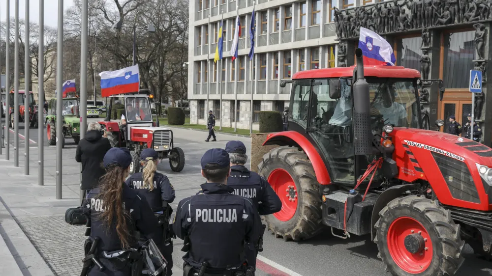 - 24.03.2023 - opozorilni protest kmetov &ndash; protestni shod zaradi nezadovoljstva, vrste zahtev do kmetov in perečih težav v kmetijstvu - Sindikat kmetov Slovenije -<br> <br>//FOTO: Jaka Gasar