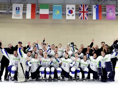 Risinje so dosegle največji uspeh v zgodovini slovenskega ženskega hokeja. 