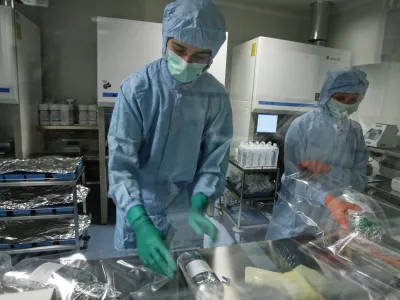 - Onkolo&scaron;ki In&scaron;titut (OI) Ljubljana - Center za izvajanje izolirane ekstremitetne perfuzije - citostatiki ali biolo&scaron;ka zdravila z delovanjem na novotvorbe za zdravljenje rakavih obolenj. lekarna <br><br><br><br>//FOTO: Luka Cjuha