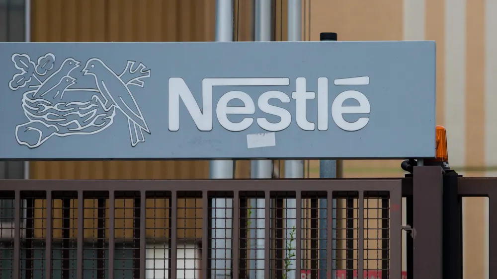 FILED - 13 June 2018, Baden-Wuerttemberg, Ludwigsburg: Nestle logo can be seen on one of its facilities in Germany. Photo: Christoph Schmidt/Deutsche Presse-Agentur GmbH/dpa