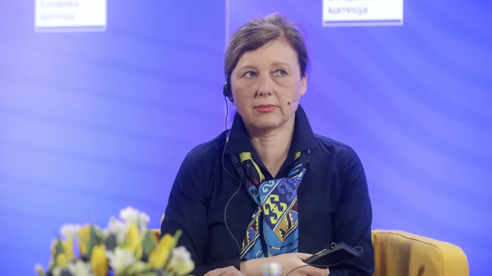 podpredsednica Evropske komisije za vrednote in preglednost Vera Jourova - 02.03.2023 &ndash; Obisk podpredsednice Evropske komisije Vere Jourove &ndash; okrogla miza Svobodni mediji: branik pred dezinformacijami v času vojne - leto dni po začetku ruskega napada na Ukrajino govorili o pomenu svobodnih medijev za boj proti dezinformacijam. //FOTO: Jaka Gasar