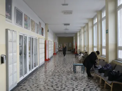 - 13.01.2023 - Srednja vzgojiteljska &scaron;ola, gimnazija in umetni&scaron;ka gimnazija Ljubljana, Kardeljeva plo&scaron;čad 28a&nbsp;//FOTO: Luka CjuhaOPOMBA: INFORMATIVA - &scaron;olska priloga - vpis v sredje &scaron;ole &ndash; &scaron;olstvo -&nbsp;