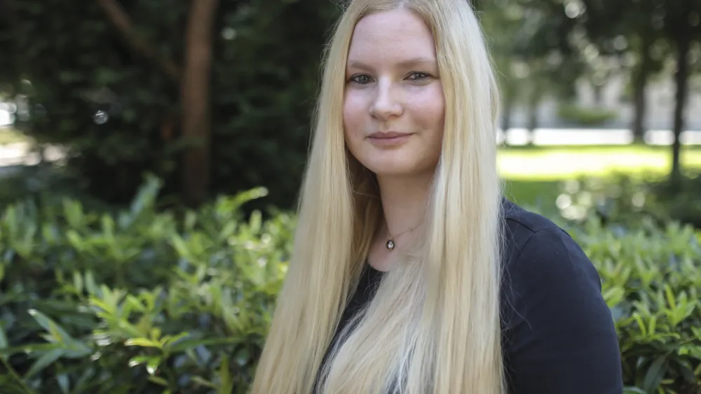 - 06.07.2020 - Veronika &Scaron;oster, literarna kritičarka, urednica, pesnica in Stritarjeva nagrajenka //FOTO: Jaka Gasar