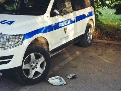 Po&scaron;kodovan policijski avtomobil policija ma&scaron;čevanje