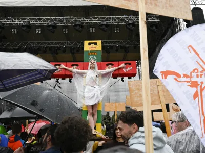 - 11.05.2023 &ndash; Zveza &scaron;tudentskih klubov Slovenije (&Scaron;KIS) &ndash; 26. &Scaron;kisova tržnica 2023 - največja kulturno-zabavna prireditev za mlade, ki temelji na promociji slovenske kulture in kulinarike - &scaron;tudentska zabava - //FOTO: Nik Erik Neubauer