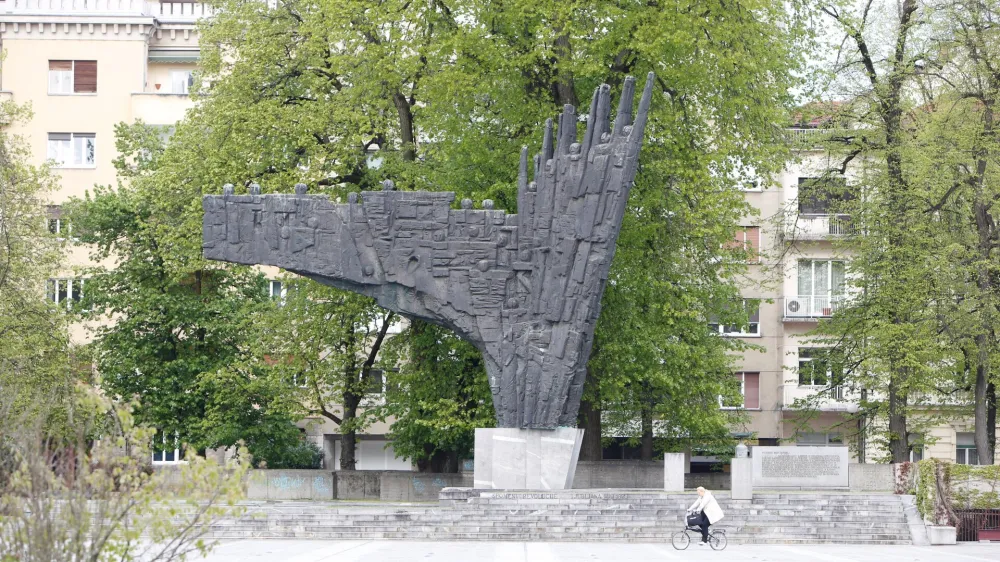 - 07.04.2017 - Spomenik Revolucije - Trg Republike v Ljubljani //FOTO: Matjaž Ru&scaron;t