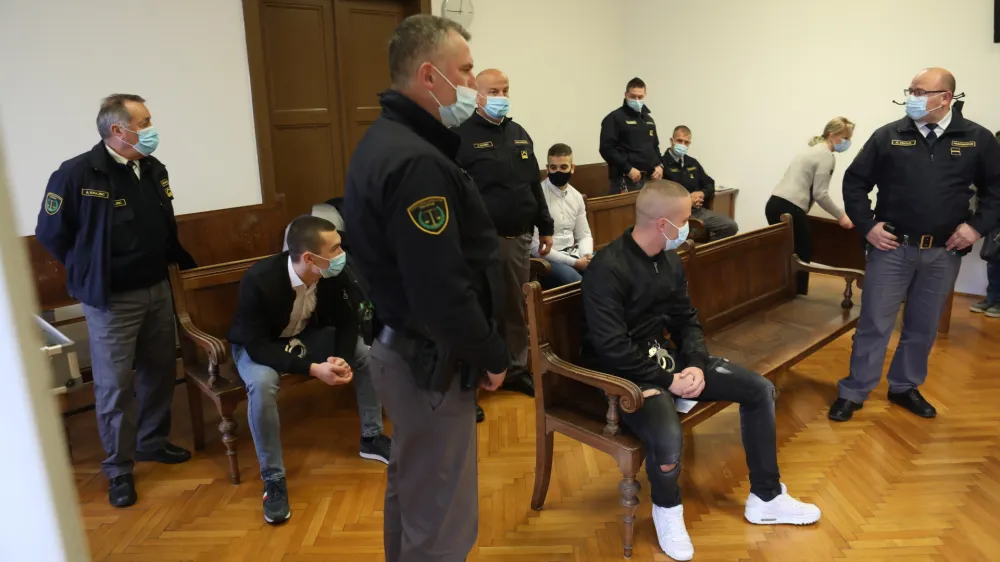 Amar LičinaDino OručevićMatic MočnikBelmin Čović- 10.11.2021 &ndash; sojenje Amarju Ličini in soobtoženim za posilstva mladoletnih deklet//FOTO: Tomaž Skale