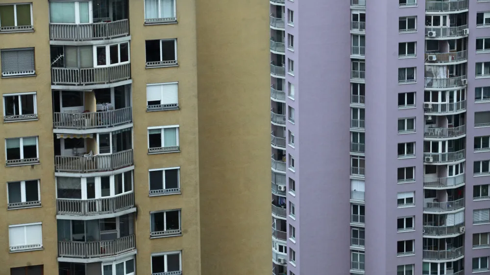 - 15.1.2014 - Savsko naselje - Savske stolpnice - stanovanjska soseska -- nepremičnine - stanovanjski objekt - davki - dajatve - prispevki, nepremičninski davek, davek na nepremičnine - lastniki - najemniki //FOTO: Luka Cjuha