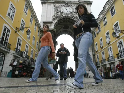 - Baixo center mesta,- PORTUGALSKA - Lizbona - pridružitev EU 1986 - članica zveze NATO od 1949- Povr&scaron;ina 92.391 km2- Prebivalstvo 10,6 milijona - Valuta evro (EUR) - Dnevnik z avtodomom po Evropi 2008 - Evropska mesta&ndash; 50 let Evropske unije - 27 držav članic EU - Evropska unija - //FOTO: Bojan VelikonjaOPOMBA: ZA OBJAVO V ČASOPISU DNEVNIK