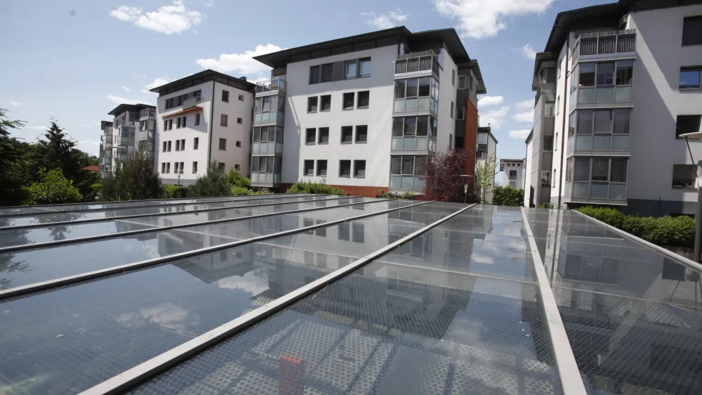 Spremenljive obrestne mere za stanovanjska posojila bodo vi&scaron;je od fiksnih obrestnih mer &scaron;e nekaj časa, kar bo odvisno predvsem od uspe&scaron;nosti zniževanja inflacije do ciljnih vrednosti, je pojasnil profesor z ljubljanske ekonomske fakultete dr. Sa&scaron;o Polanec. Fotografija je simbolična.