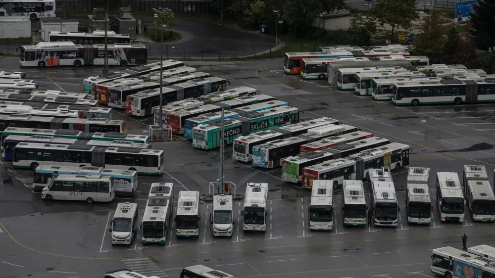 - 27.09.2022 &ndash; Panorama Ljubljana - LPP - Ljubljanski potni&scaron;ki promet - mestni avtobusi <br> <br>//FOTO: Luka Cjuha<br>