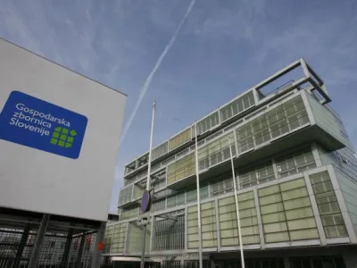 - Gospodarska zbornica Slovenije (GZS) stavba -- predstavili novo ponudbo produktov in storitev GZS ter spremenjeno celostno podobo// FOTO: Luka CjuhaOPOMBA: ZA OBJAVO V ČASOPISU DNEVNIK