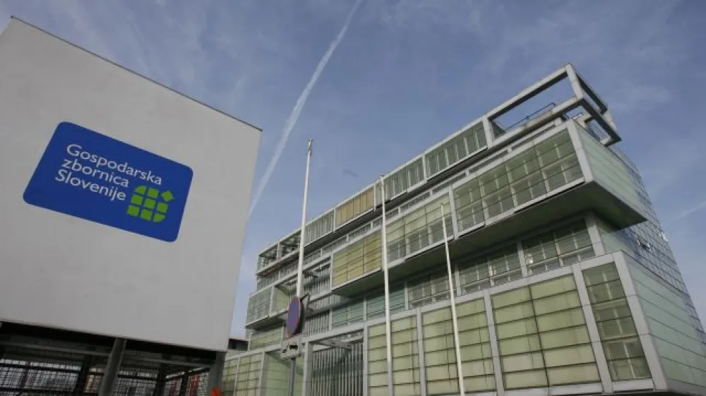 - Gospodarska zbornica Slovenije (GZS) stavba -- predstavili novo ponudbo produktov in storitev GZS ter spremenjeno celostno podobo// FOTO: Luka CjuhaOPOMBA: ZA OBJAVO V ČASOPISU DNEVNIK