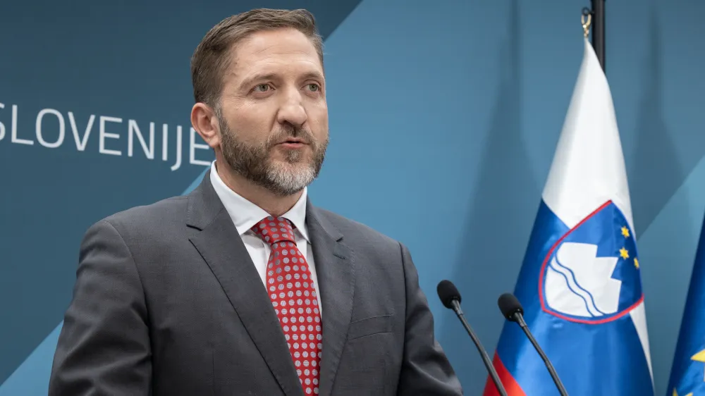 Ljubljana, vlada.<br>Novinarska konferenca po redni tedenski seji vlade, na kateri sta sodelovala minister za finance Klemen Bostjancic in ministrica za pravosodje Dominika Svarc Pipan.<br>Minister za finance Klemen Bostjancic.