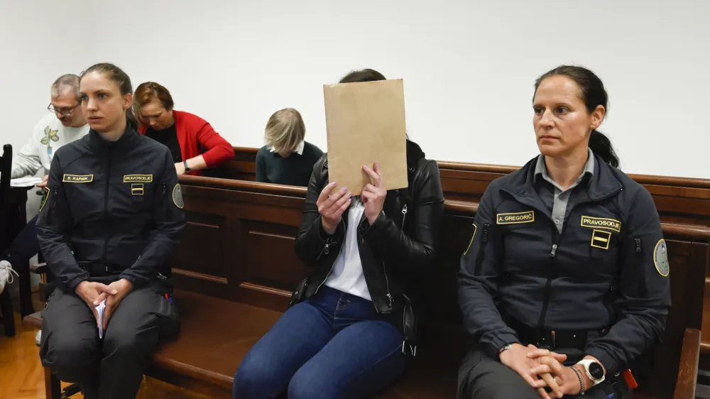 Tanja Tolimir - 22.04.2022 &ndash; sojenje Tanji Tolimiri, nekdanji strojepiski s tožilstva, ki je izdajala zaupne informacije slovenski celici kriminalne združbe kava&scaron;kega klana.//FOTO: Nik Erik Neubauer